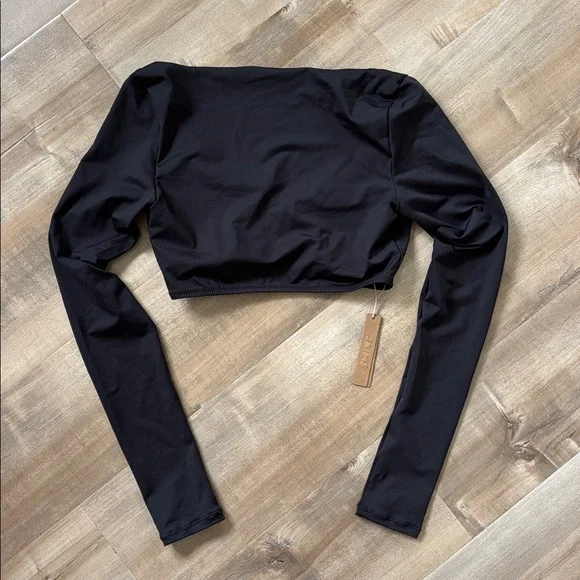 Skims Swim Crop Top - Picture 4 of 4